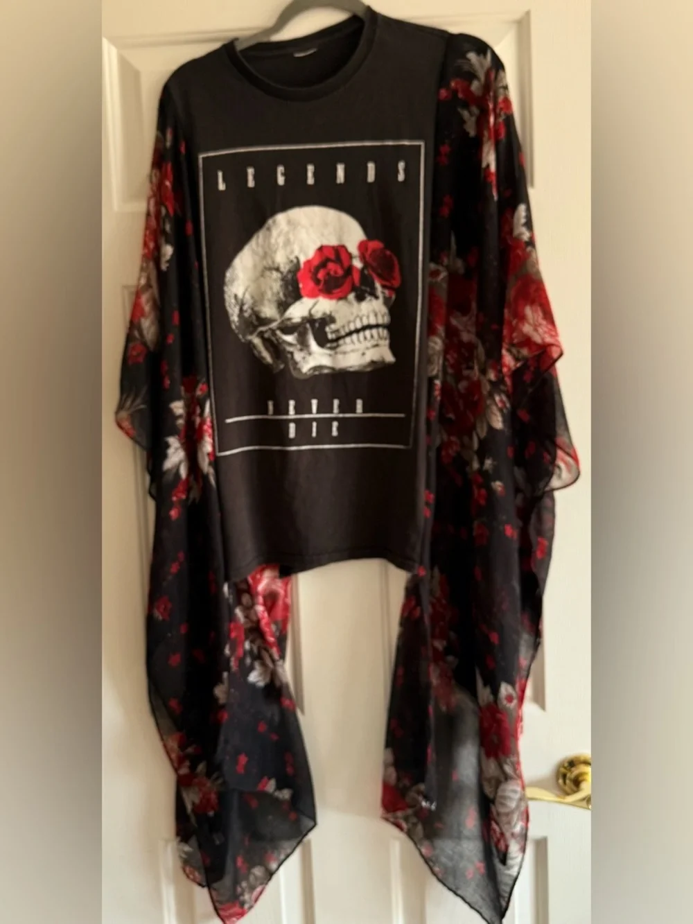 Upcycled Goth Grunge LEGENDS NEVER DIE Skull Roses Poncho Tee Flowy Sleeves OSFM - Picture 2 of 4